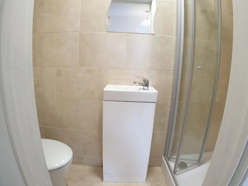5 bedroom semi-detached house for rent