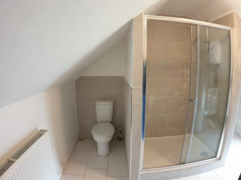 5 bedroom semi-detached house for rent