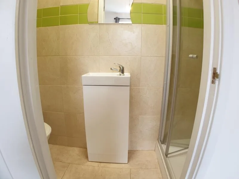 5 bedroom semi-detached house for rent