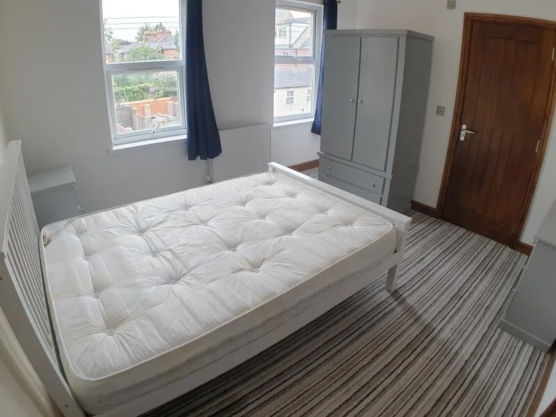 5 bedroom terraced house for rent