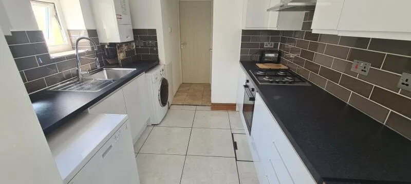 5 bedroom terraced house for rent