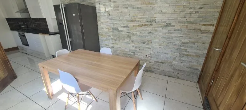 5 bedroom terraced house for rent