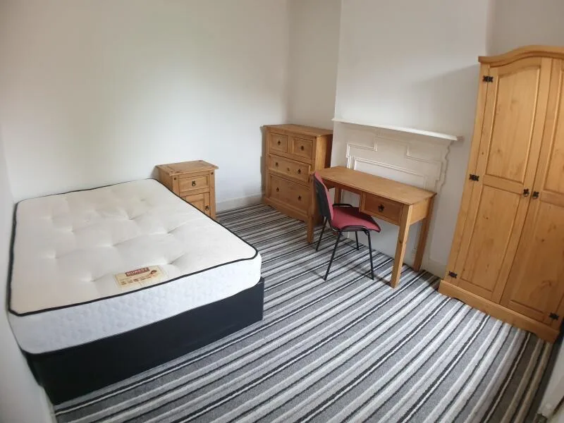 5 bedroom terraced house for rent