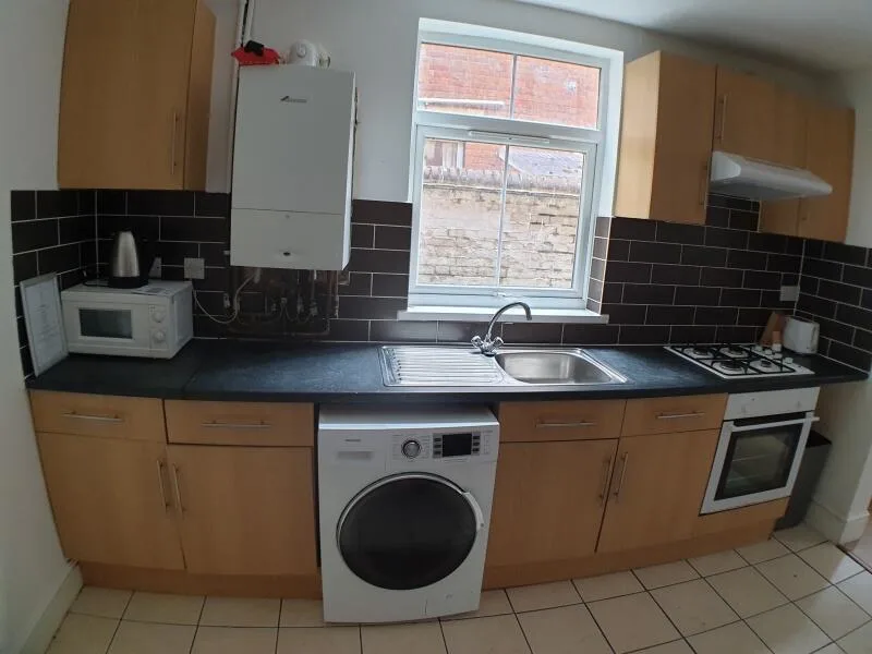 5 bedroom terraced house for rent