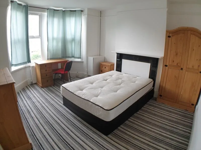 5 bedroom terraced house for rent