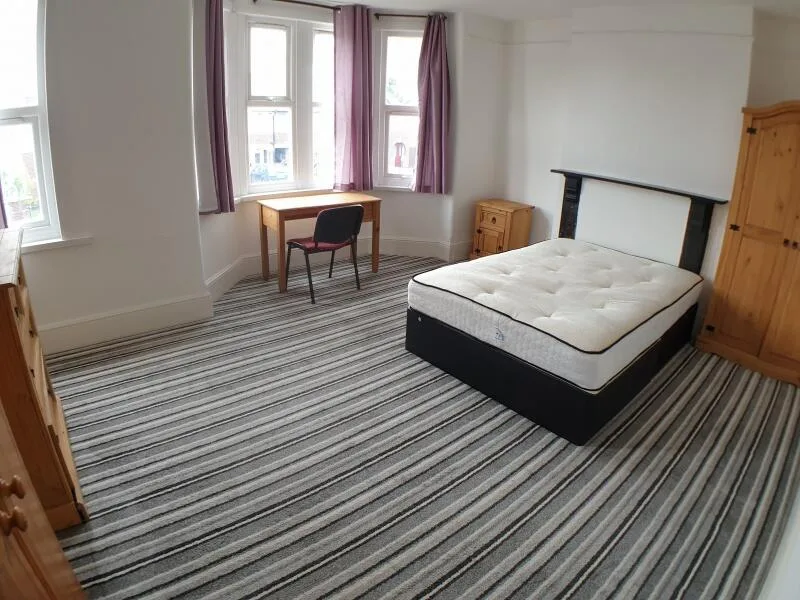 5 bedroom terraced house for rent