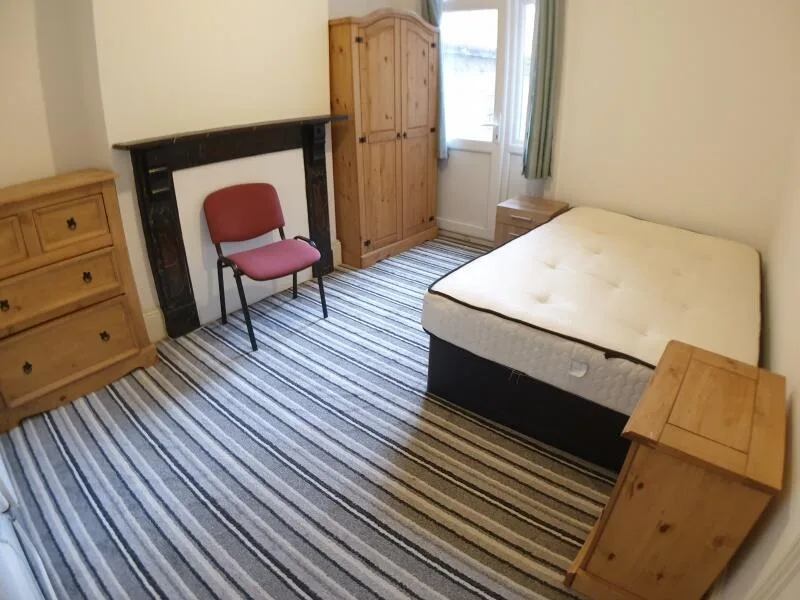 5 bedroom terraced house for rent