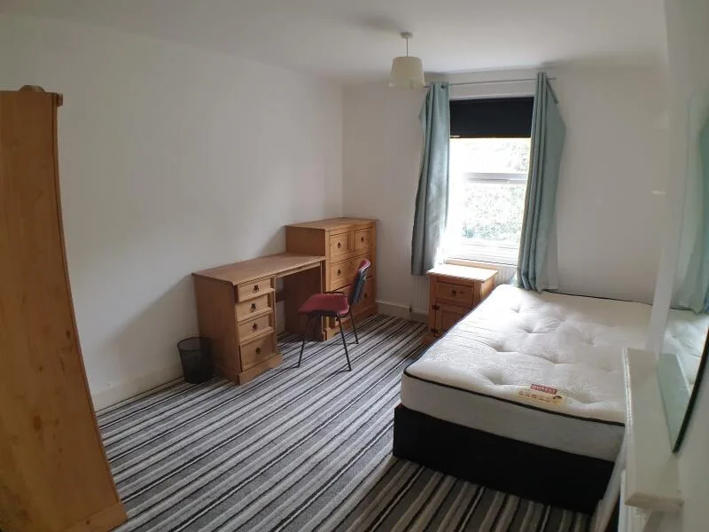 5 bedroom terraced house for rent