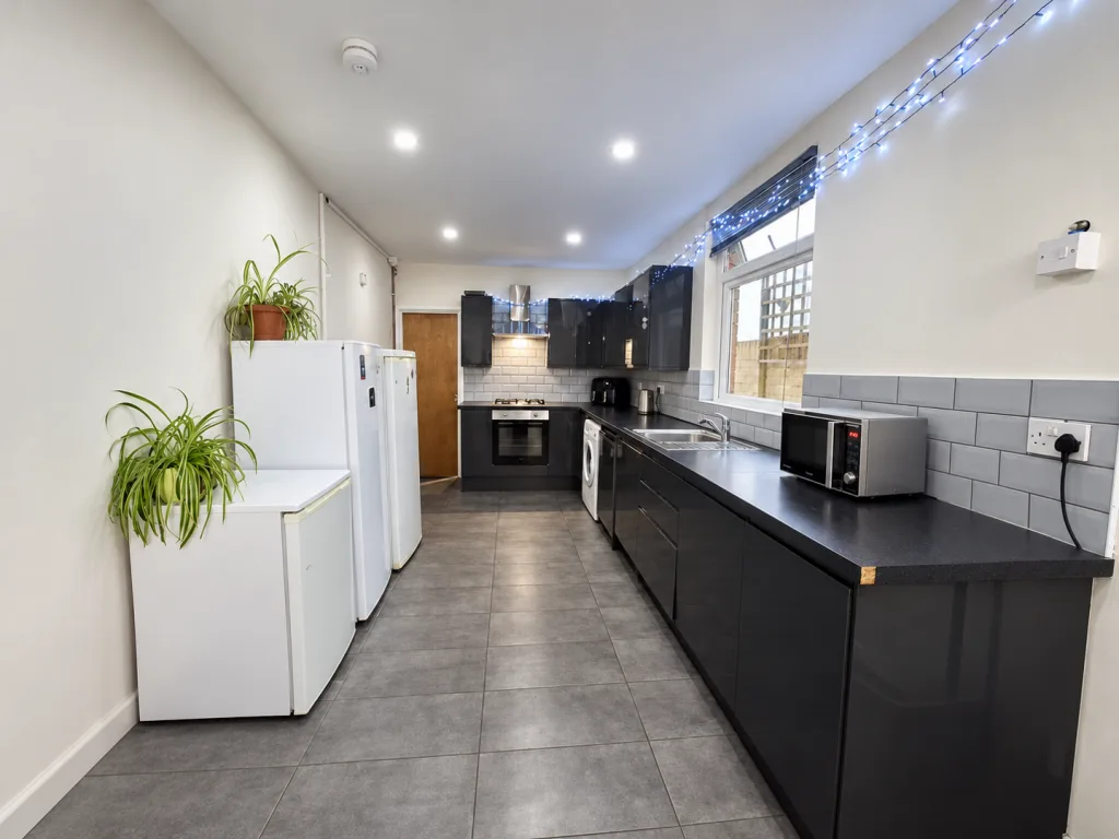 5 bedroom terraced house for rent