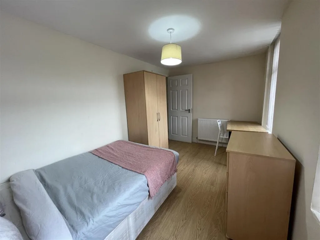 5 bedroom apartment for rent