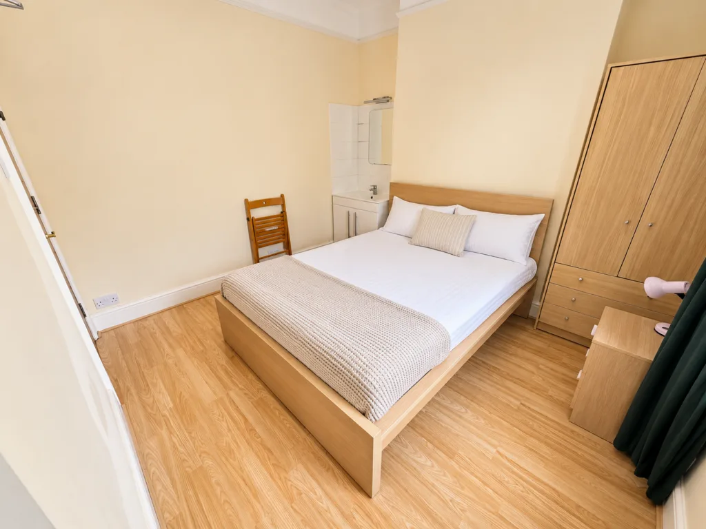 5 bedroom terraced house for rent