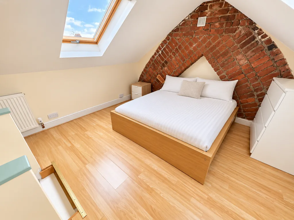 5 bedroom terraced house for rent