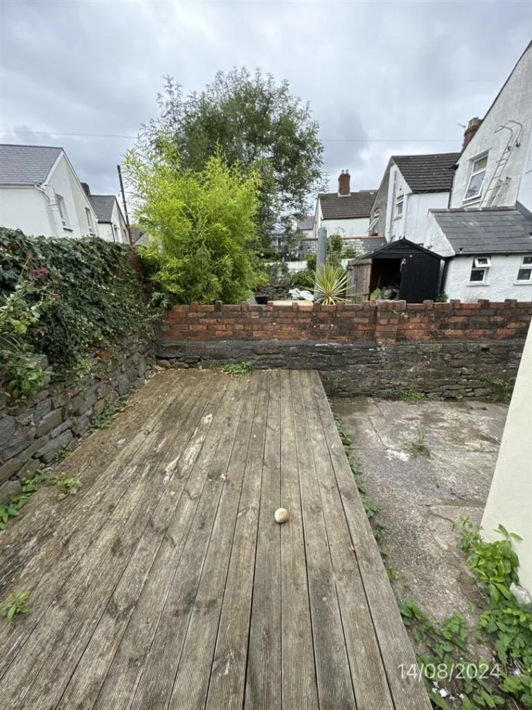 5 bedroom terraced house for rent