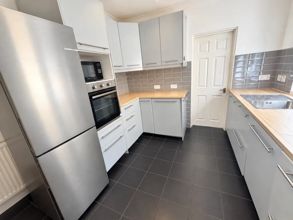 5 bedroom terraced house for rent