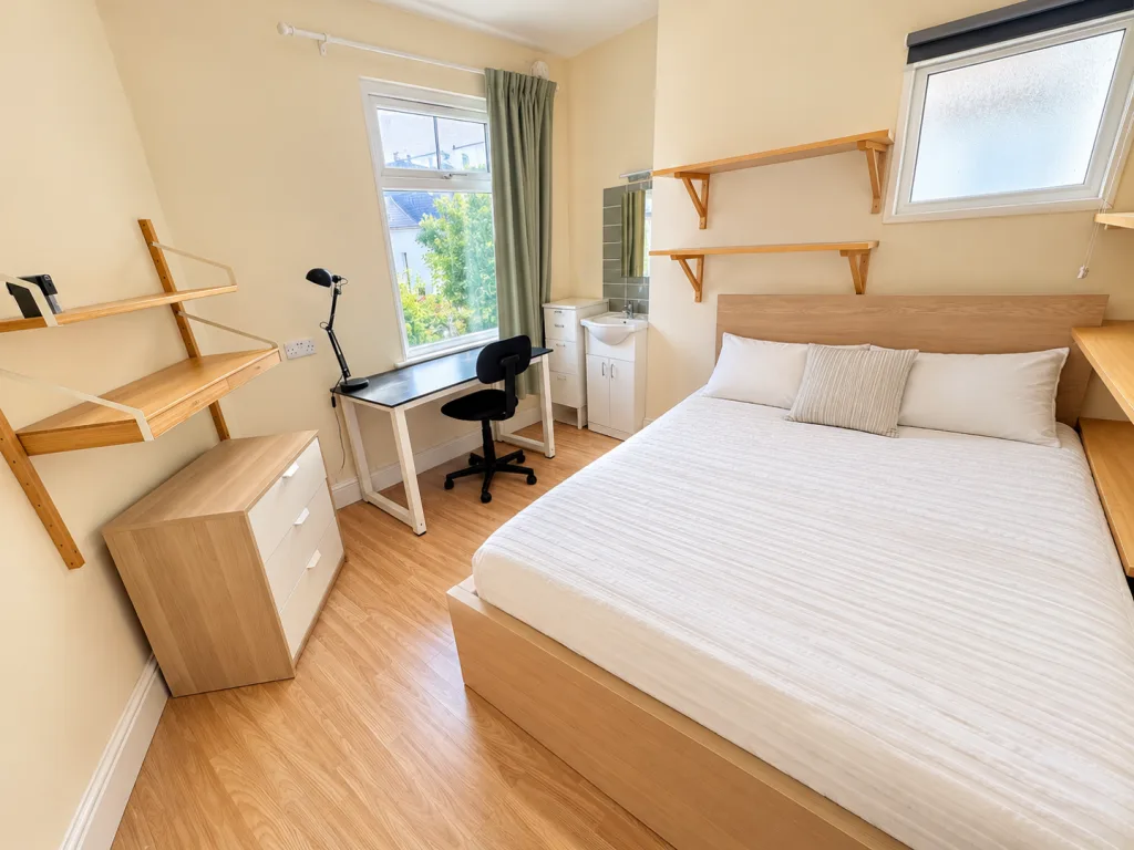 5 bedroom terraced house for rent