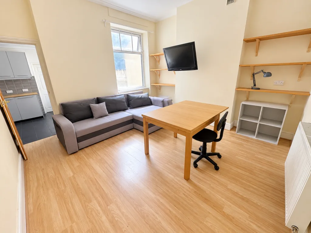 5 bedroom terraced house for rent