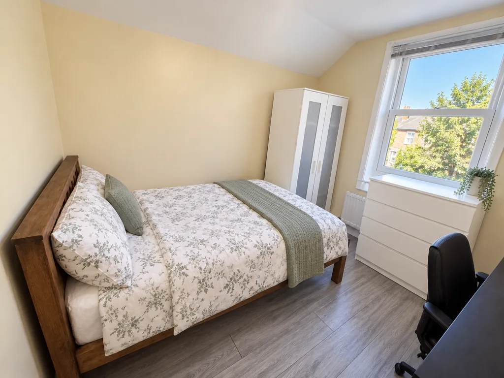 5 bedroom terraced house for rent