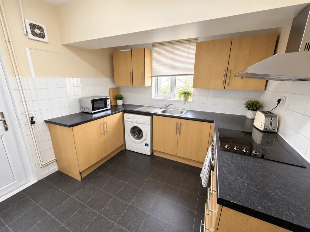 5 bedroom terraced house for rent