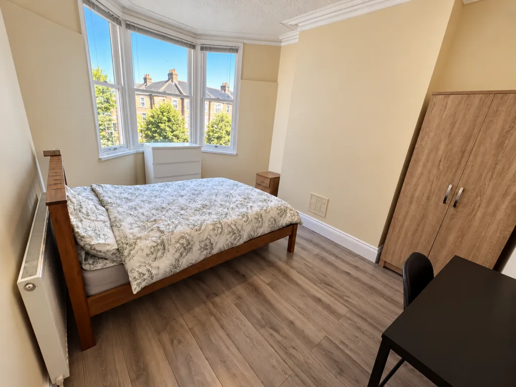 5 bedroom terraced house for rent
