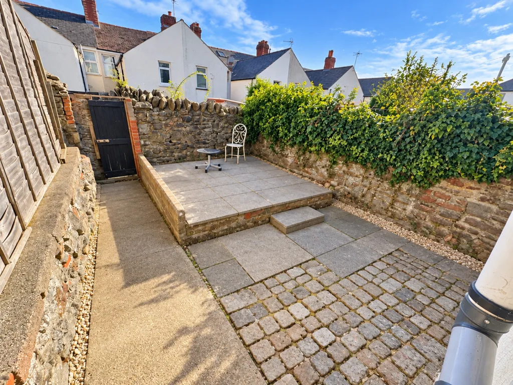 5 bedroom terraced house for rent