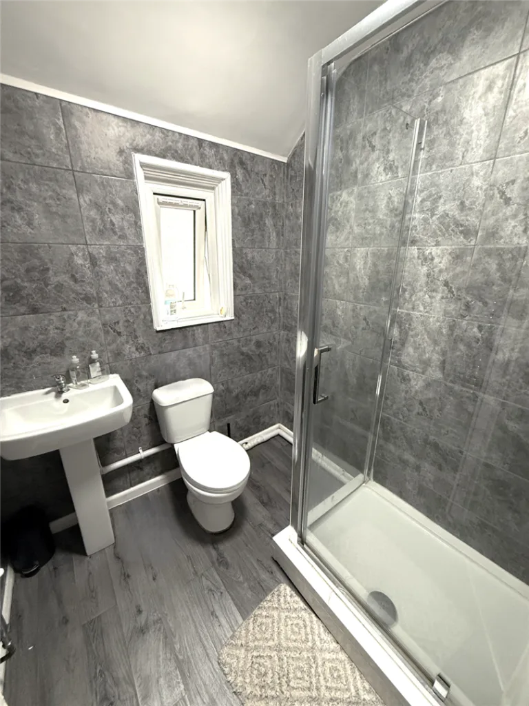 5 bedroom terraced house for rent