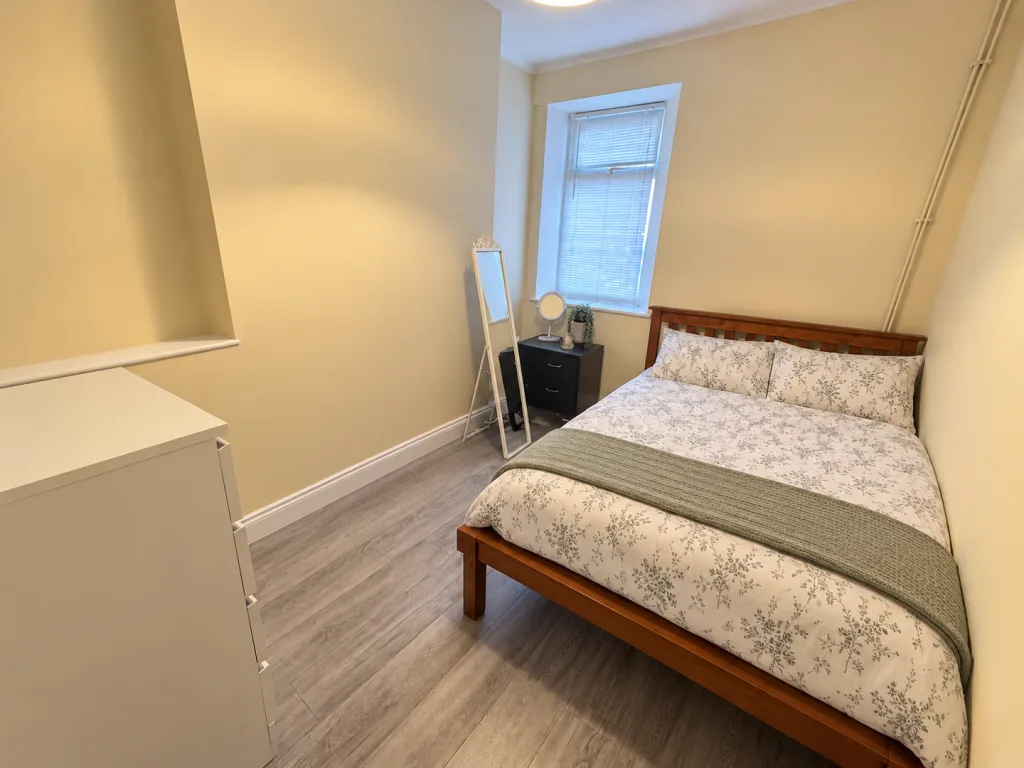 5 bedroom terraced house for rent