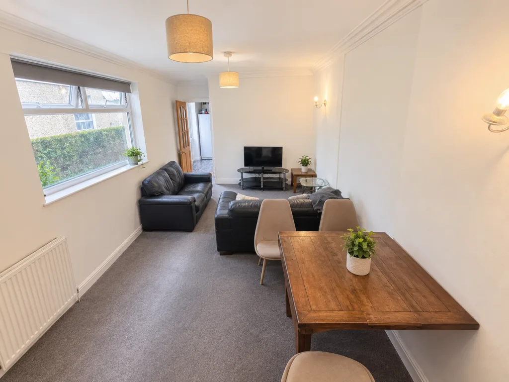 5 bedroom terraced house for rent