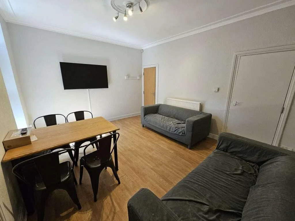 5 bedroom house for rent