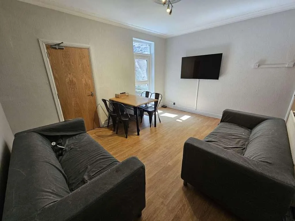 5 bedroom house for rent