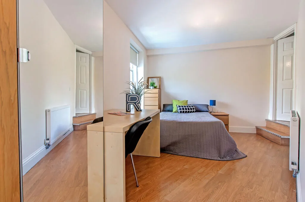 6 bedroom flat for rent