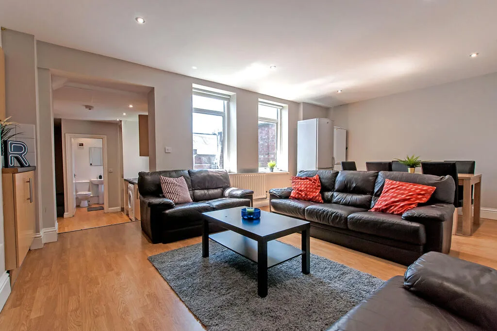 6 bedroom flat for rent