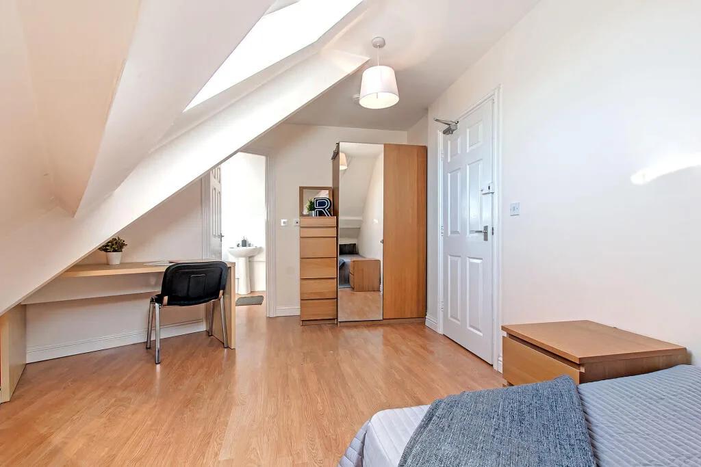 6 bedroom flat for rent