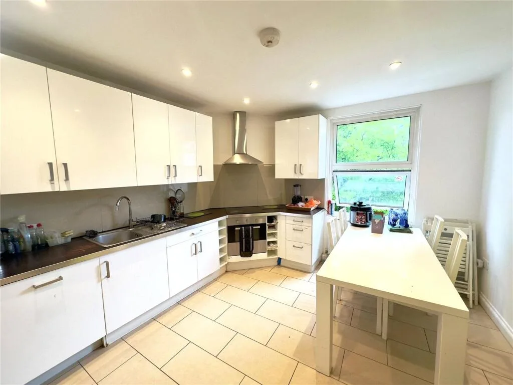 1 bedroom house share for rent