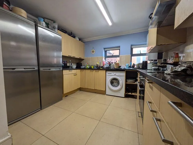 6 bedroom flat for rent