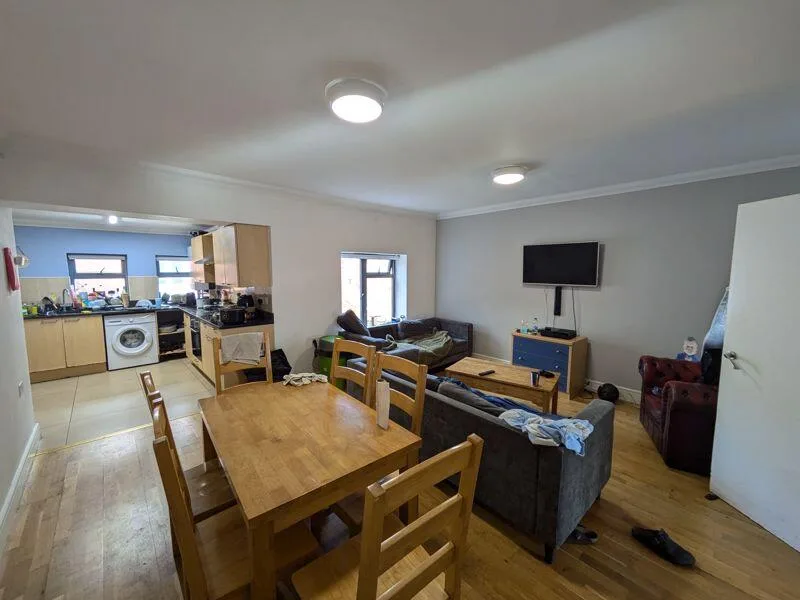 6 bedroom flat for rent