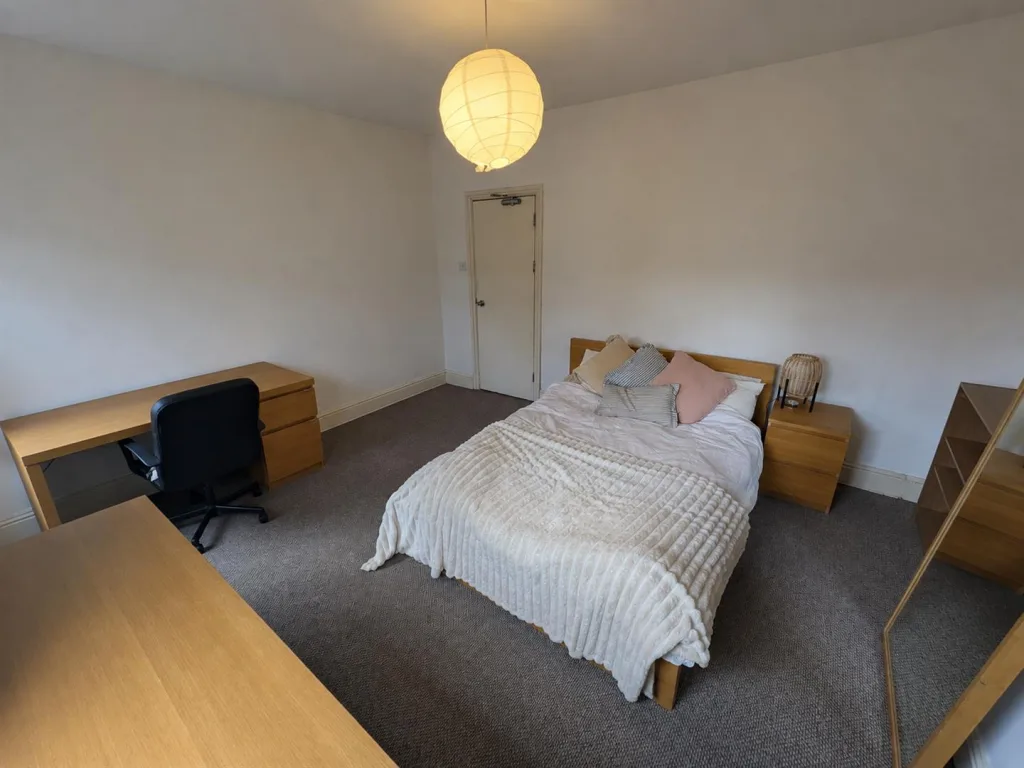 5 bedroom private hall for rent
