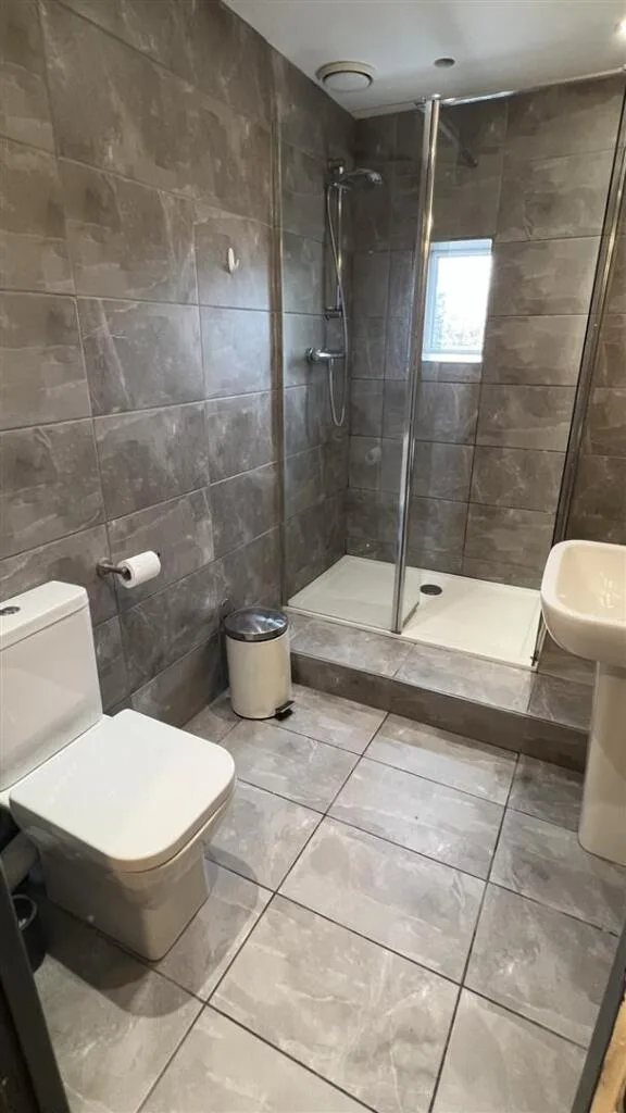 9 bedroom terraced house for rent
