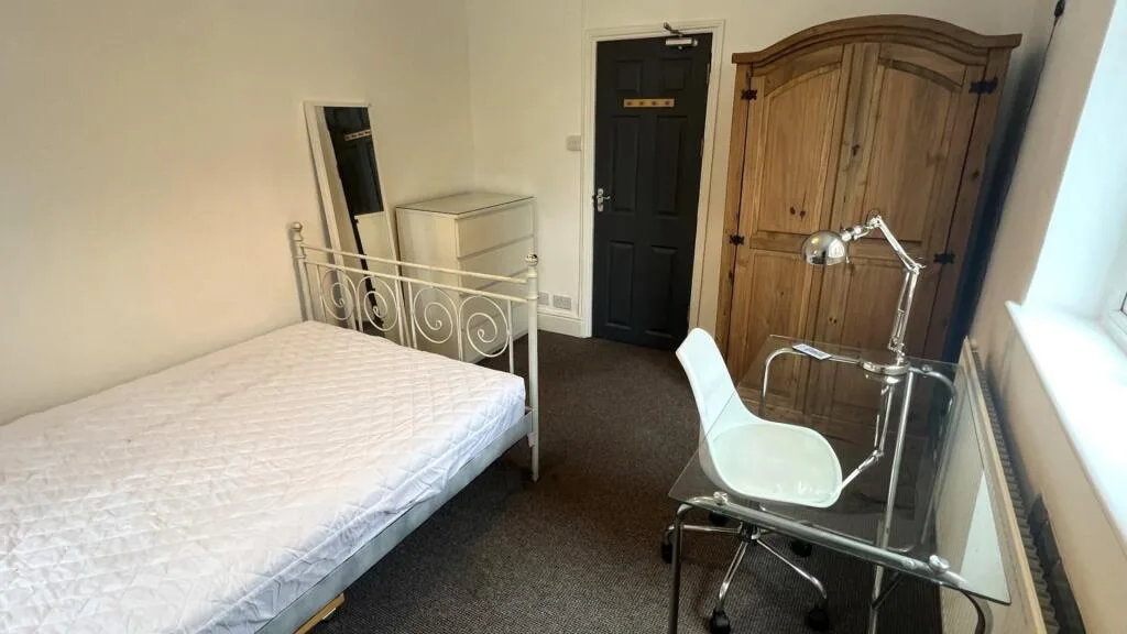 9 bedroom terraced house for rent