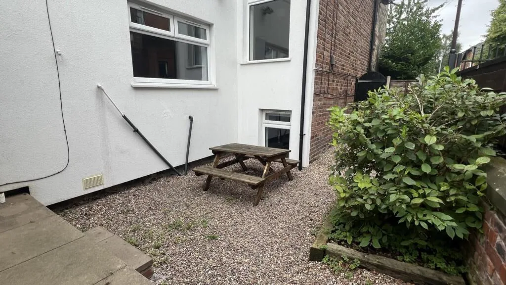 9 bedroom terraced house for rent