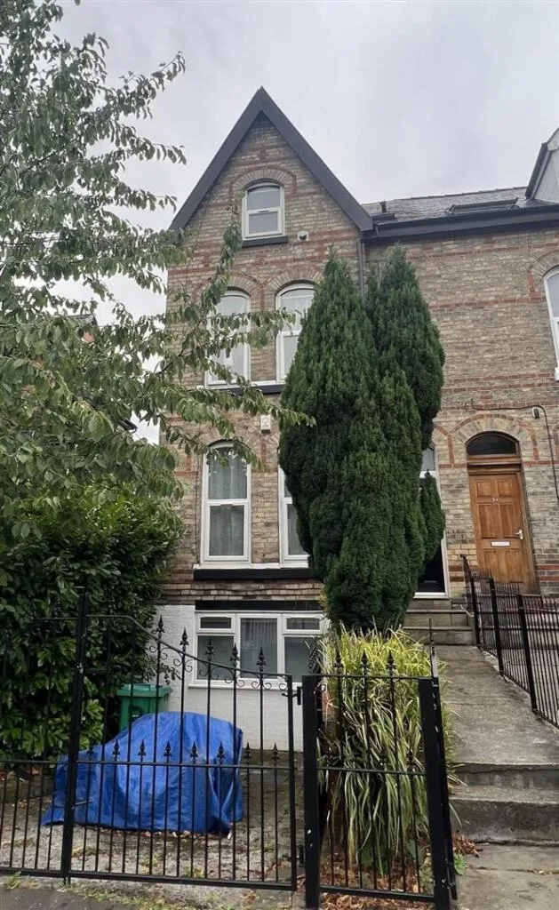 9 bedroom terraced house for rent