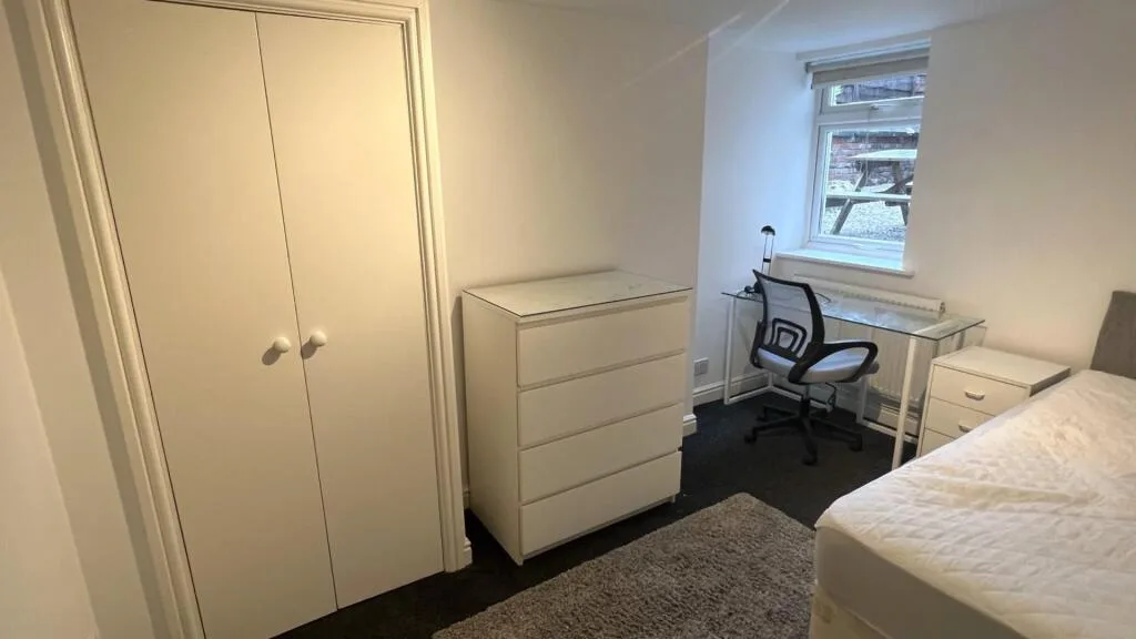 9 bedroom terraced house for rent