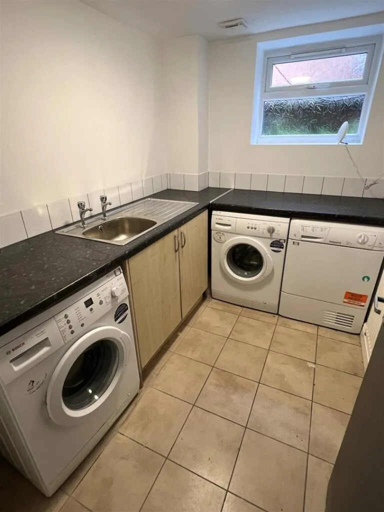 9 bedroom terraced house for rent