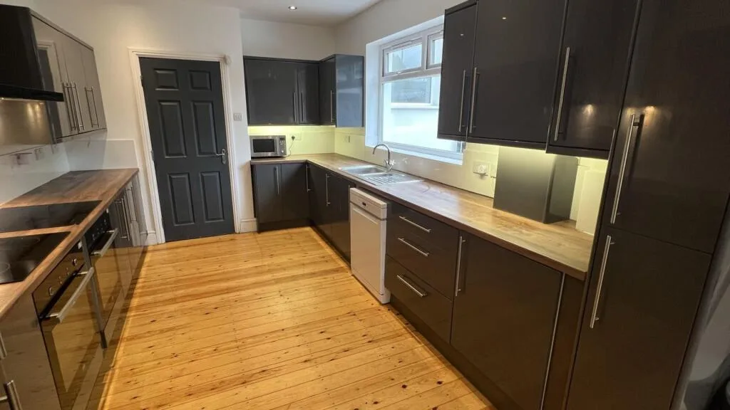 9 bedroom terraced house for rent