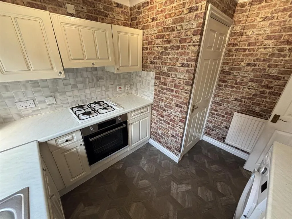 3 bedroom mews property for rent