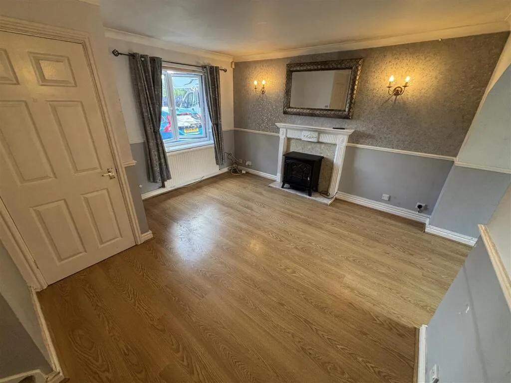 3 bedroom mews property for rent