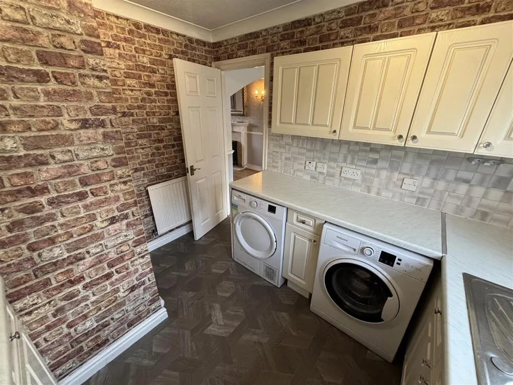 3 bedroom mews property for rent