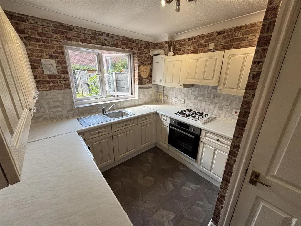 3 bedroom mews property for rent