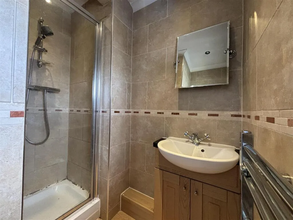 3 bedroom mews property for rent