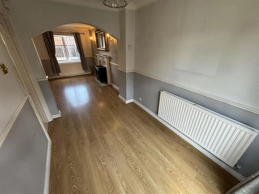 3 bedroom mews property for rent