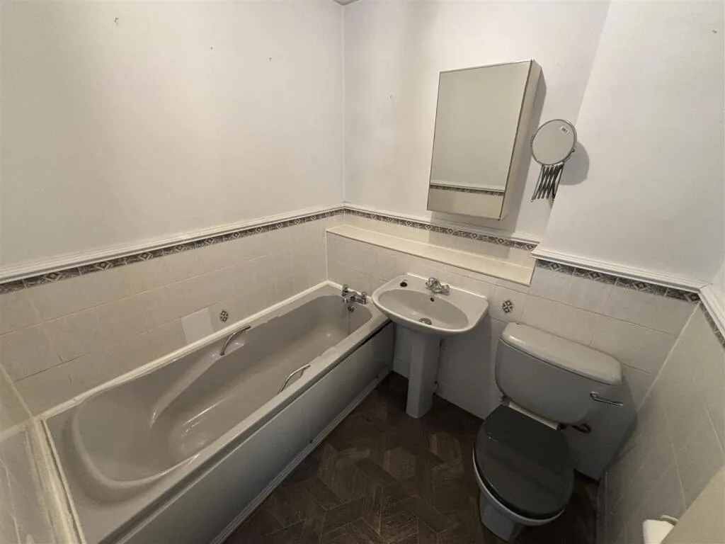 3 bedroom mews property for rent
